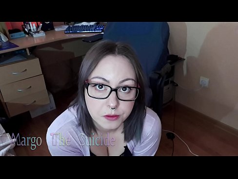 ❤️ Moza sexy con lentes chupa un consolador profundamente ante a cámara ❤❌  Sexo en nós ❌