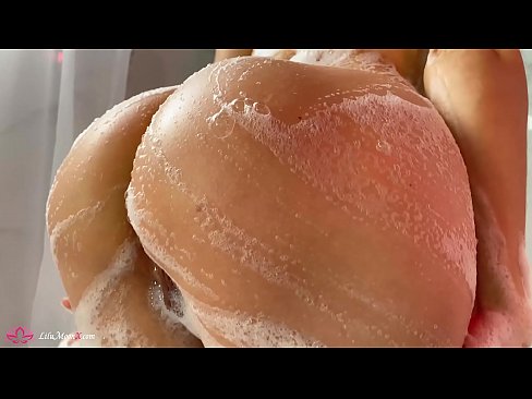 ❤️ Morena masturba o coño cun vibrador ata un orgasmo intenso na ducha ❤❌ Sexo en nós ❌
